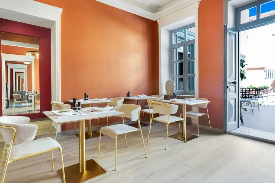 The breakfast room