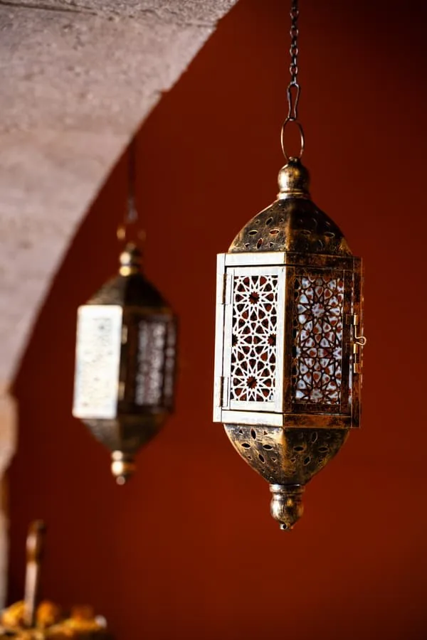 The lanterns of the courtyard