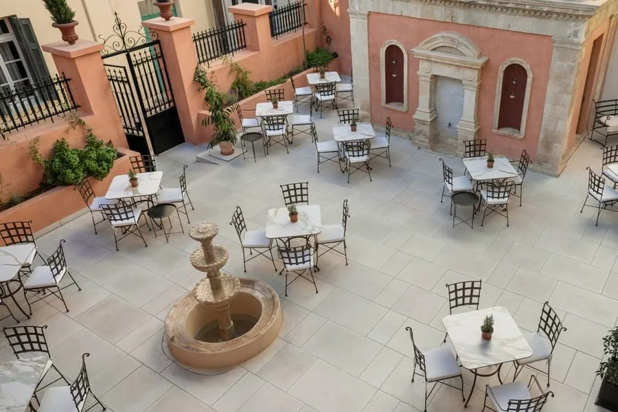 The fountain from above