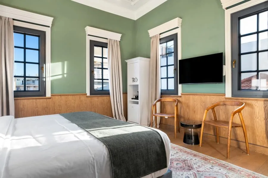 A suite with green walls
