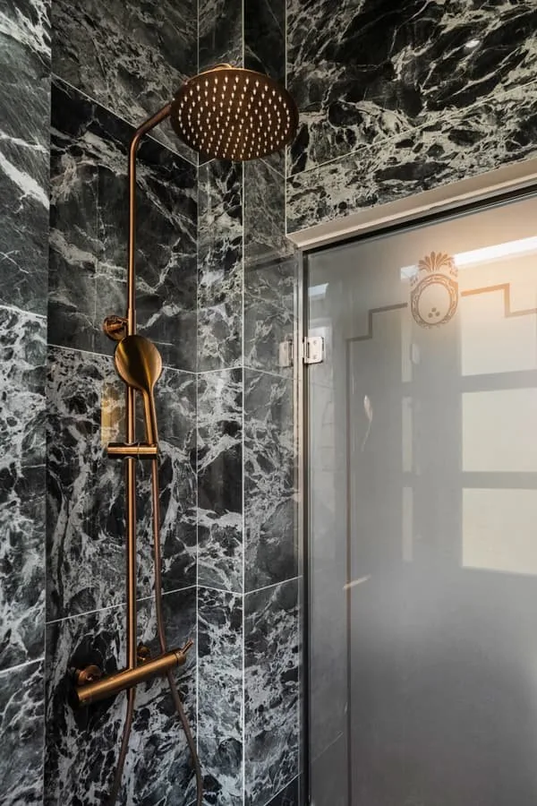 A rain shower in marble