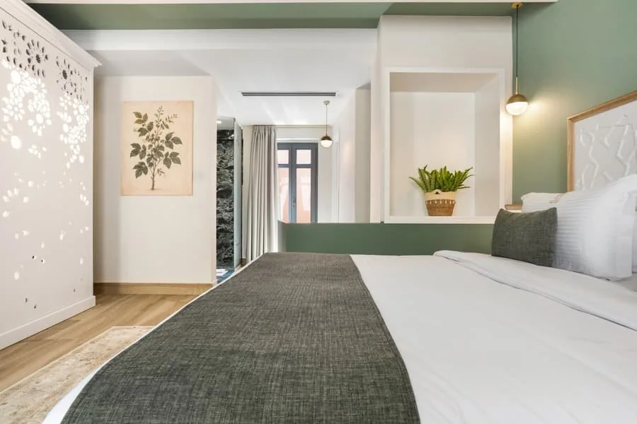 The suite seen through the door